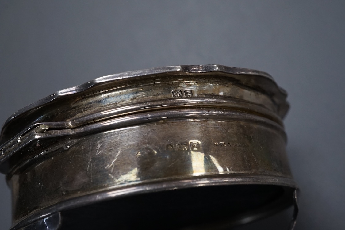 A George V silver mounted trinket box, by Adie Brothers, Birmingham, 1924, diameter 89mm.